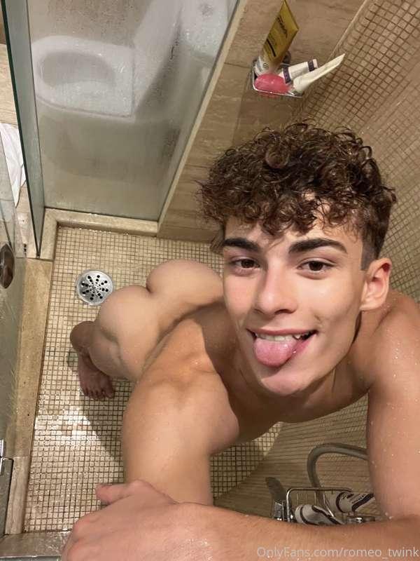 Wanna shower with me?🥺