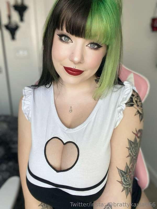 💚 🖤 🤍 