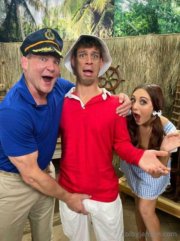 Always a pleasure working with these two. New video cumming ..