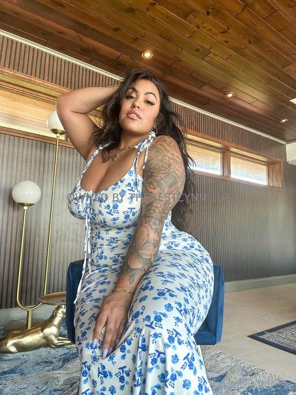 Tease or command? 😏Tell me what do you prefer?