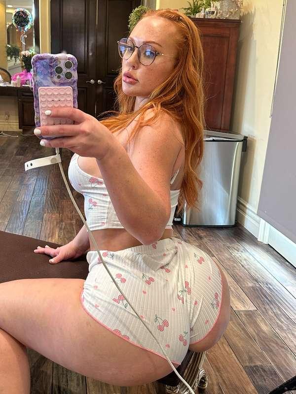 my ass or my tit 😈 🍑 🍒