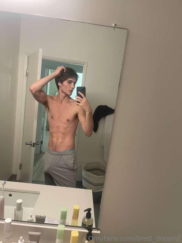 Craving it JUICY and HARD? 🔥 Join @brett_dream for the thick..