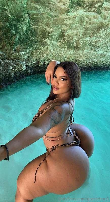 package deal: good view, better body, best face 🤭💋