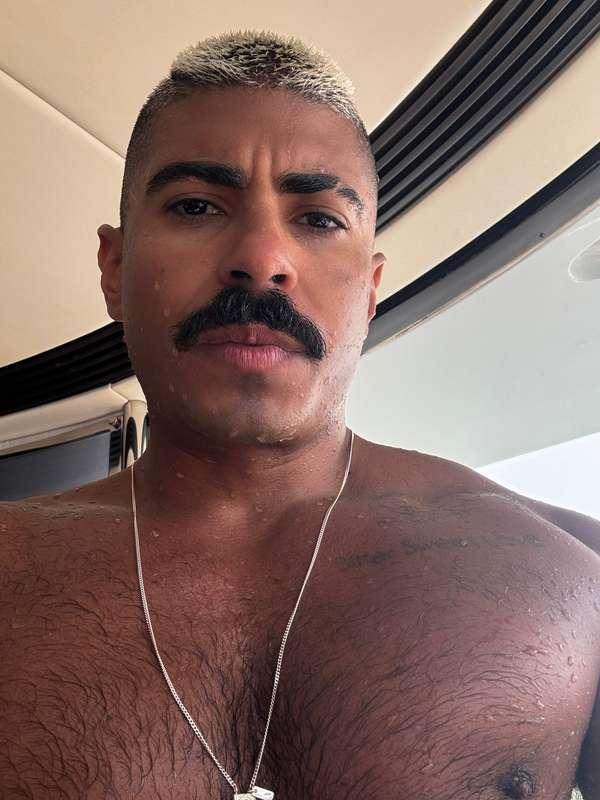 Sun’s out, Papi’s out. Let’s get into some trouble 😈🔥😜