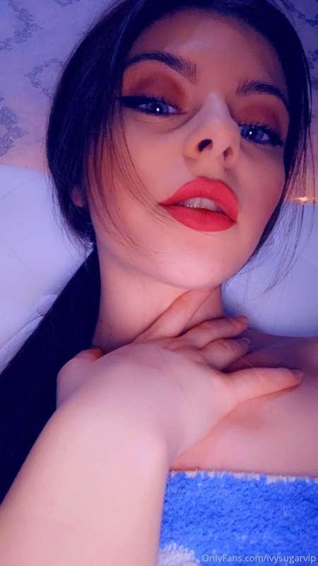 Would u grab me under my neck when u pound me? 👅