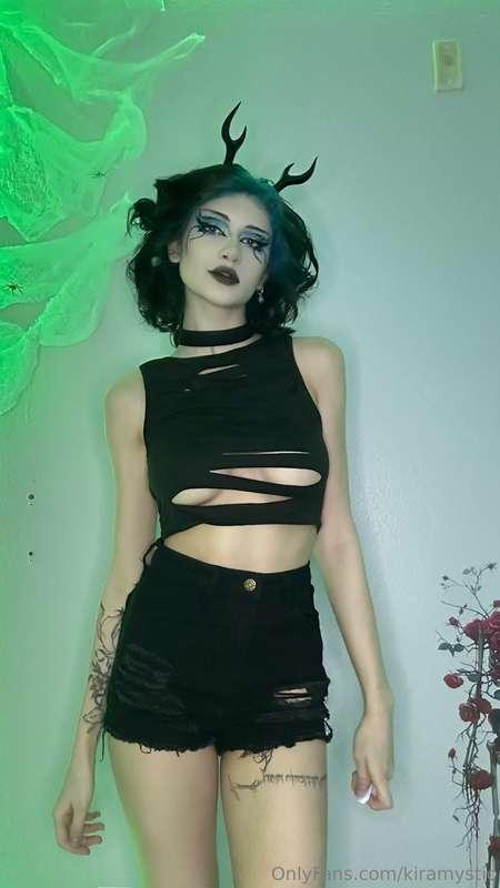 What about my dark image excites you the most?😈