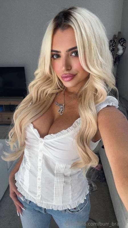 The kind of view that makes you forget your own name 🔥