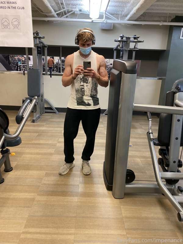 I think a workout in bed is better than in a gym. 😅😈