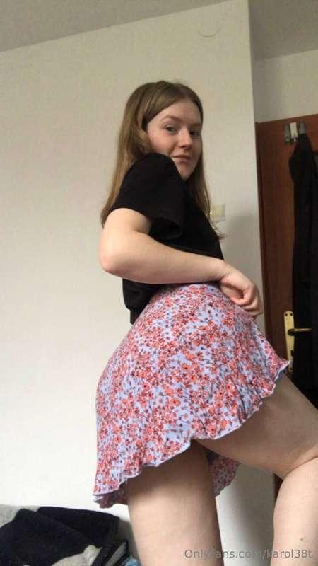 Oops, this skirt is so easily lifted up…@little_wendy💕@littl..