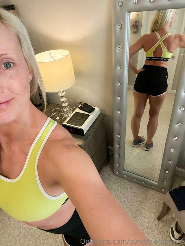 kurvyblondewife image #19