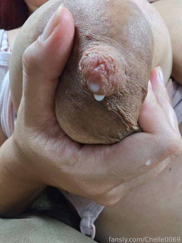 💦💦💦
#Redhead #MILF #saggytits #hugeareolas #curvy #mombod #veins #veinytits #boobveins #milksquirting #squirtingmilk #milk #milkytits #lactation #lactating 