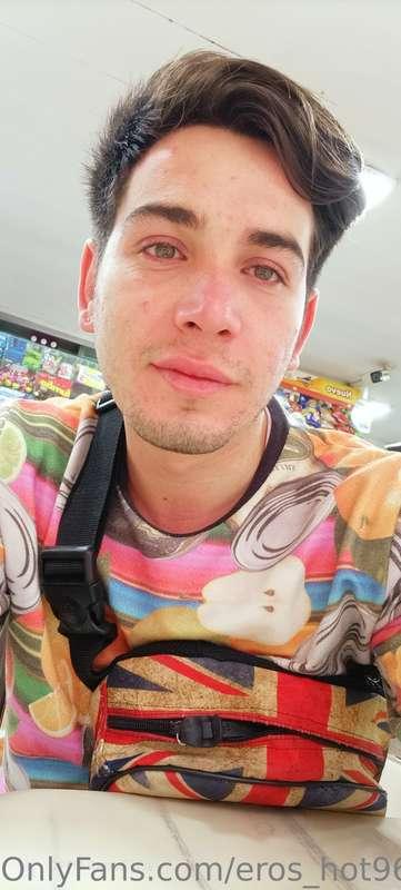 Mirando algunos juguetes 😈💦