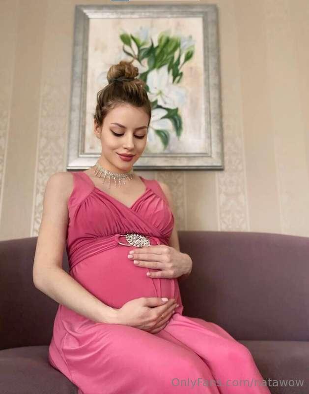 @natasyThis cute pregnant girl wants to get fucked again 💕@n..