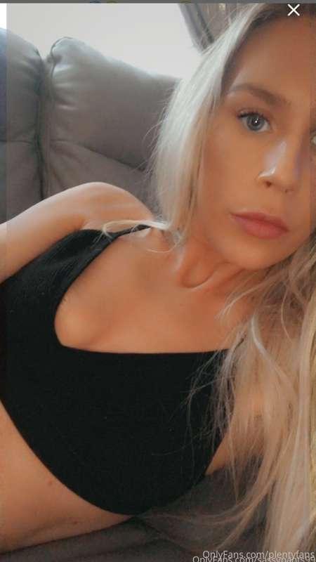 @sassypants99

Free page 
Hot blonde milf 
Ready to make you..