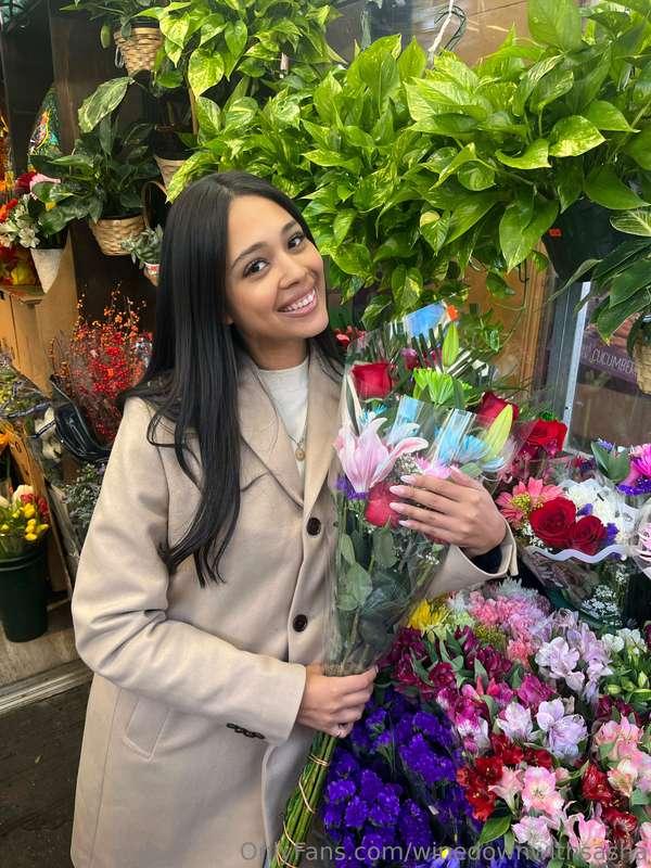 Picking some flowers for my next fall arrangement. 💐🌻 

Can’..