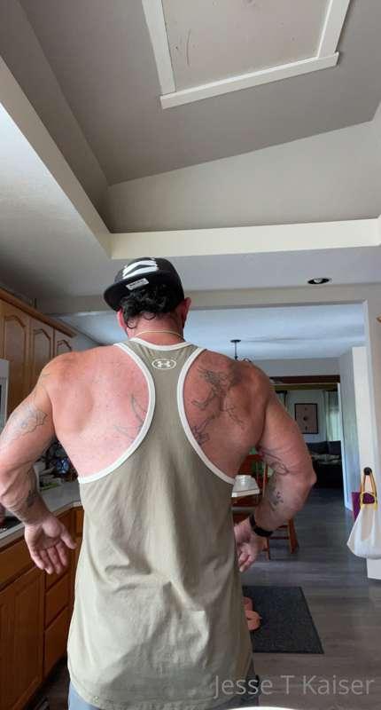 Got a lil bit of Sun I need lotion rubbed on me who’s down? ..