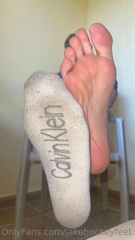 Your alpha is back, losers. Show some fucking respect and ca..