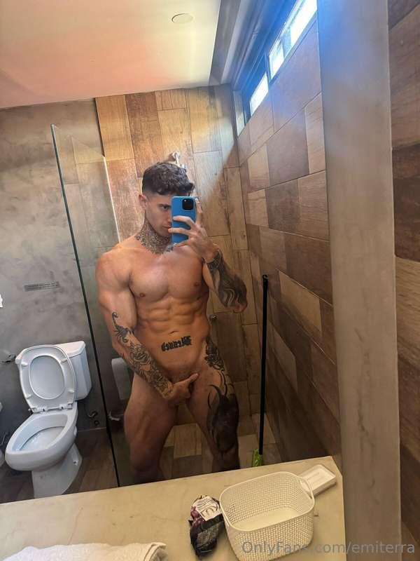 My friend Gian has the hottest videos on OnlyFans! 🔥 You don..