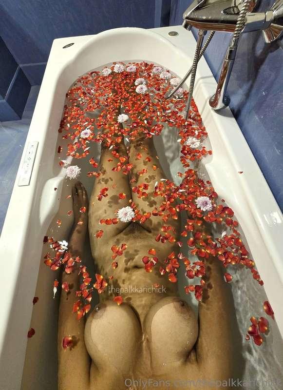 The Tub, Clear water and the Petals 6/6