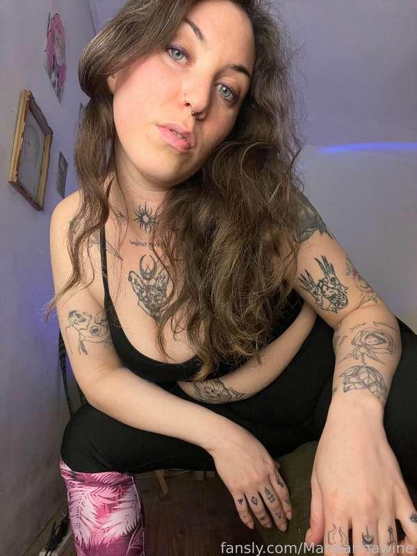 Do u like gym clothes?

#fyp #curvy #alt #blueeyes #bigass #strip #ass #booty #tattooed #tits 
