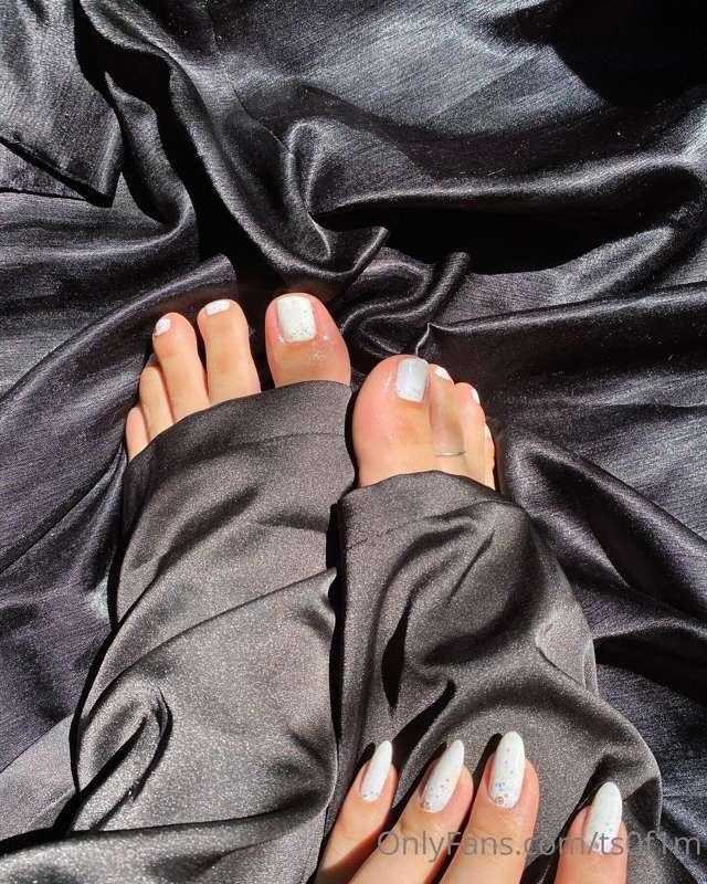 👣👣👣