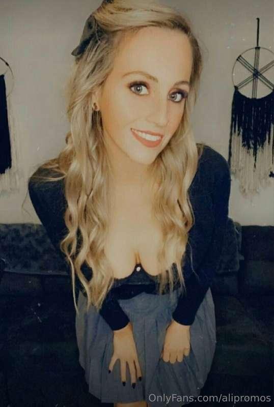 Check Out @meliora_moon 👀💋 Hi I’m Meliora Moon 🌙 let me be y..