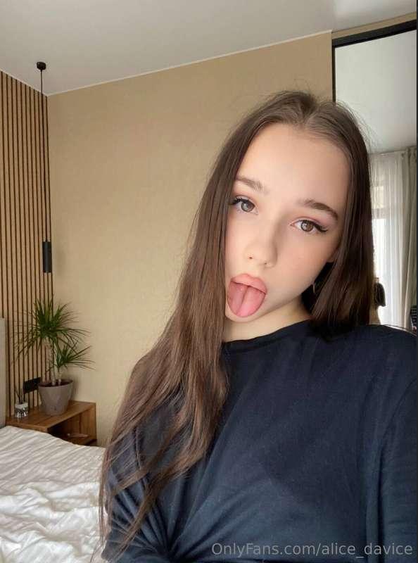 🔥𝗙𝗥𝗘𝗘 𝗢𝗡𝗟𝗬 𝗡𝗢𝗪🔥
FINALLY 18 @emilia_sweet make FREE 
SUB FOR ..
