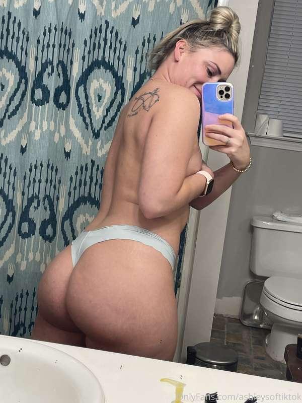 Today was leg/booty day at the gym. Does it look bigger??? 🤔..