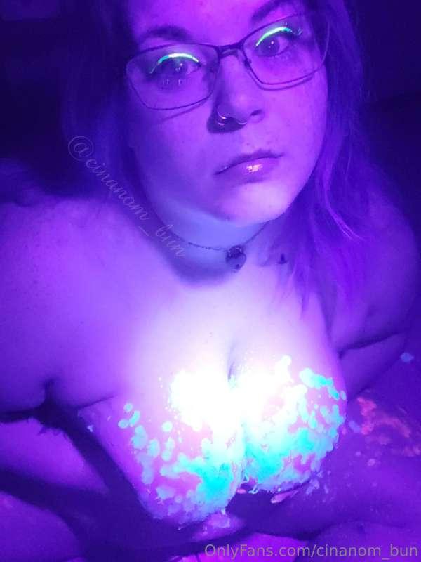Do you like blacklight shenanigans?