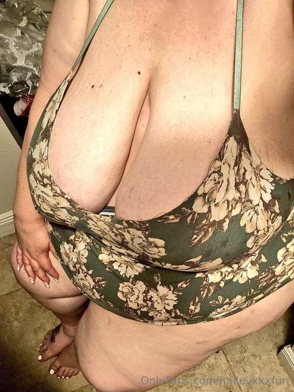 Just a ssbbw girl and her night gown
