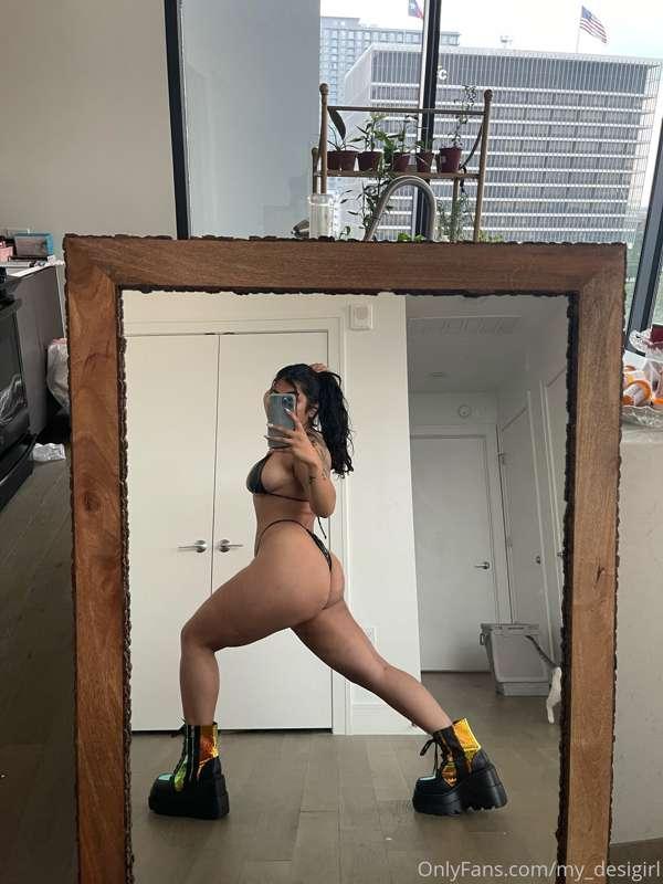 hot girl doin hot shit