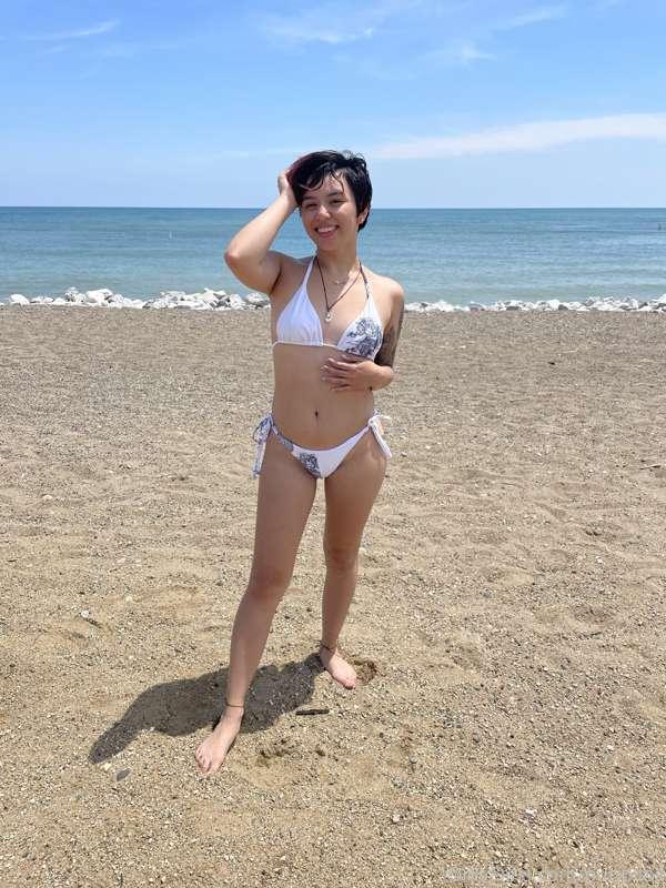 Beach fun time :3