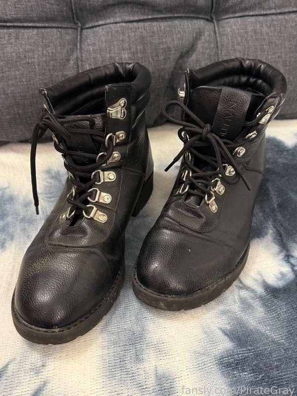 Taking pics of some old shoes 🤔 AllThingsWorn or Poshmark for those who may want to buy? 🤔 (ATW has a subscription for sellers soooo not sure if it’s worth?) also I love these shoes so much, but I never wear them anymore :( Purging through things in my life and material stuff has to go (sell/donate). 

(Also totally get majority arent going to be interested! Just kinda curious if anyone wants to buy some cute worn shoes 😅🤭)