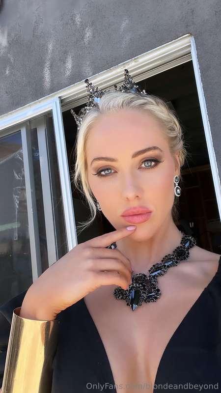blondeandbeyond image #0