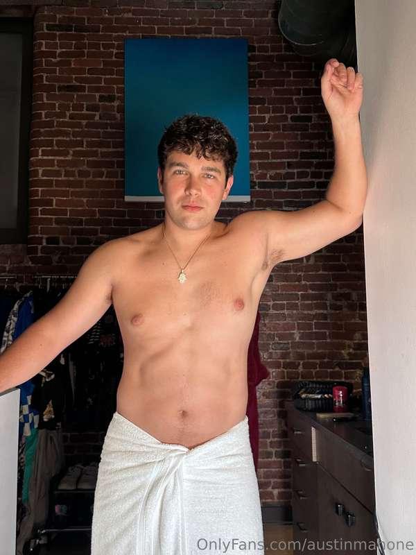 Morning shower 💦💦 Check your DMs