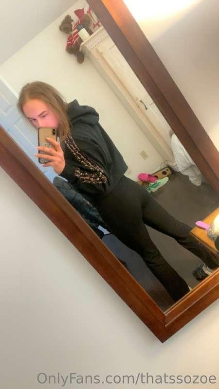 This girl loves her shopping😍