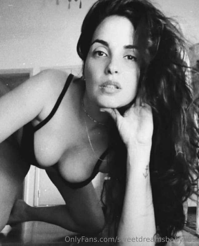 🌼 @divinaprudencia 🌼
💫 UNFORGETTABLE LEGS 💫 SWEET AND BOUNCY..