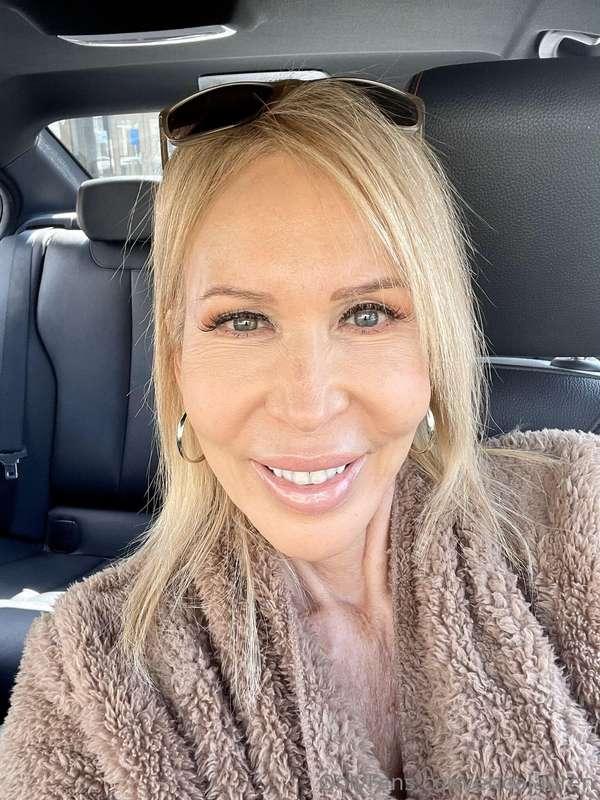Complete your day with energy and positivity. 😘🥰