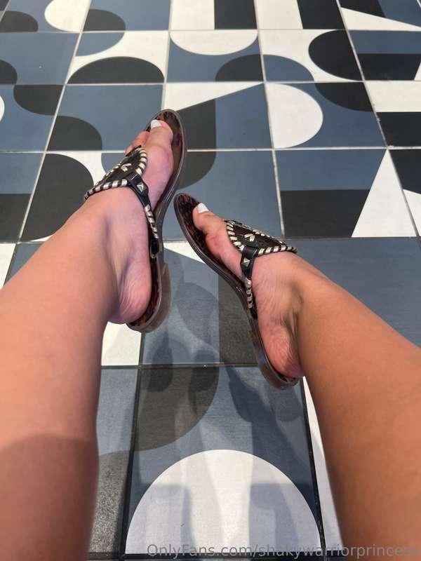 happy sunday to my 🦶 lovers 🥰🫶