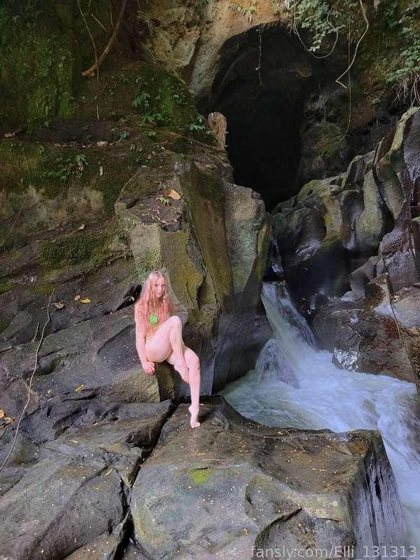 Do you mind if I sit here a bit? 🌿

#dlg #gfe #daddysgirl #bigass #natural #petite #sexting #yoga #young #cute
