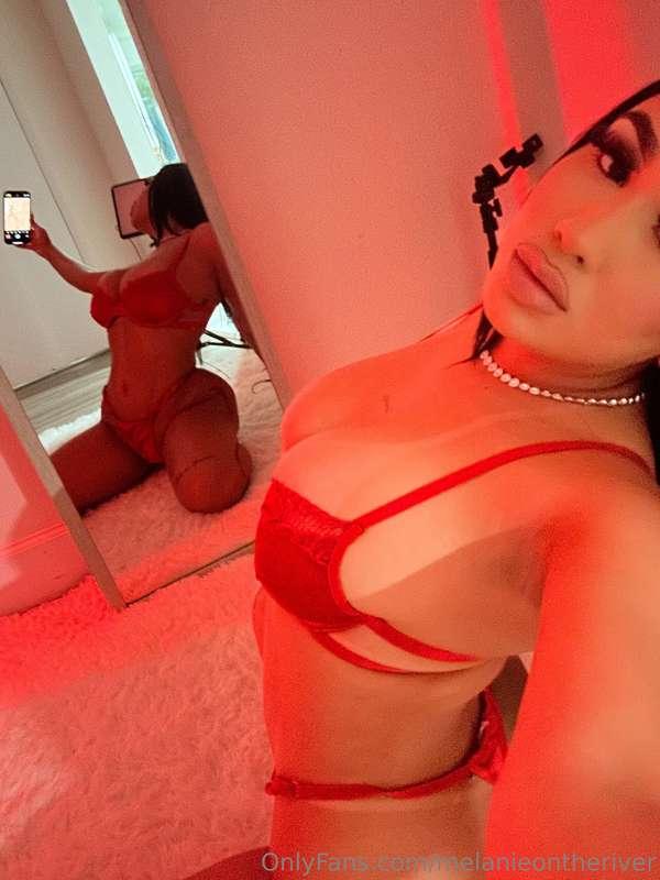 Fun fact red is one of my favorite colors ❤️