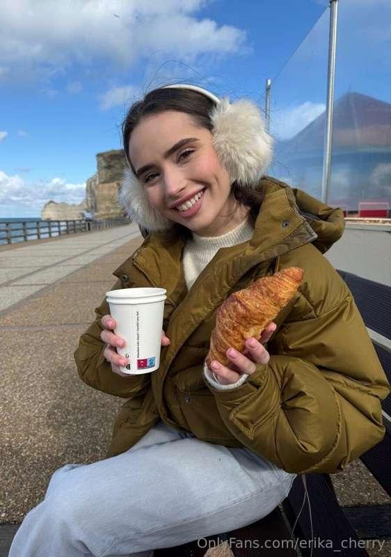 French happiness: hot coffee, fresh croissant and sea air 🇫🇷..