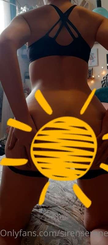 Spreading my juicy ass for you. An asshole so tight, it begs..