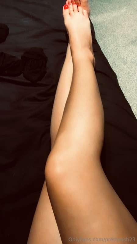 My legs open easy when you play with my tits 