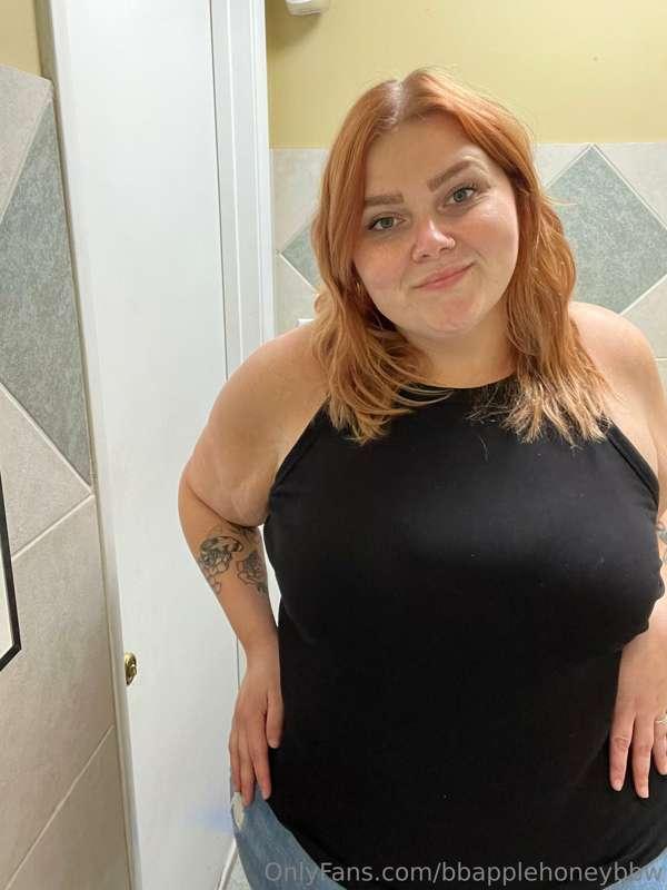 **Anyone want a $10 video dick rate ?**
Hehe I’m horny and w..