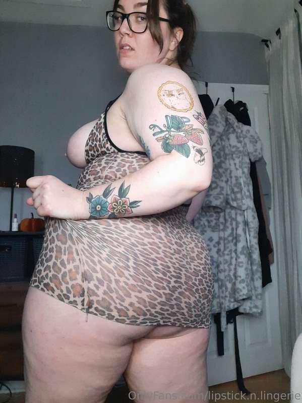 lipstick.n.lingerie image #0