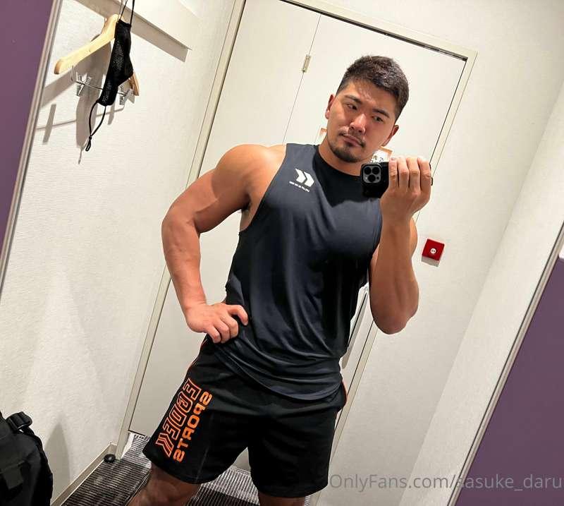 筋肉ついてきたお客さんがハッテン場で売れて仕方ないって喜んでた、俺の教え子がエロで成功するって最強に誇らしいな😆