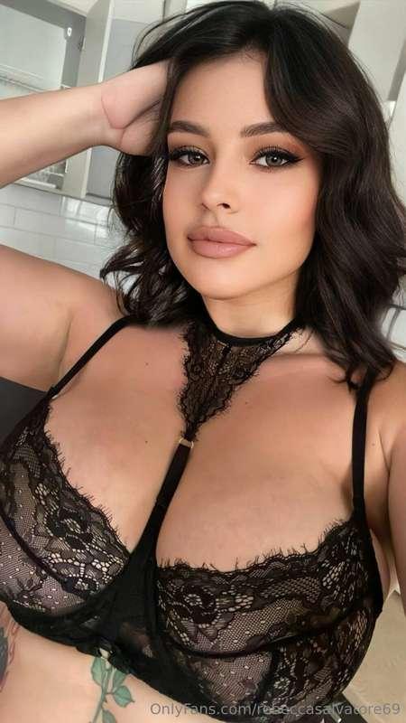 *Free subscription*
Real beauty @emmadragon is a true queen ..