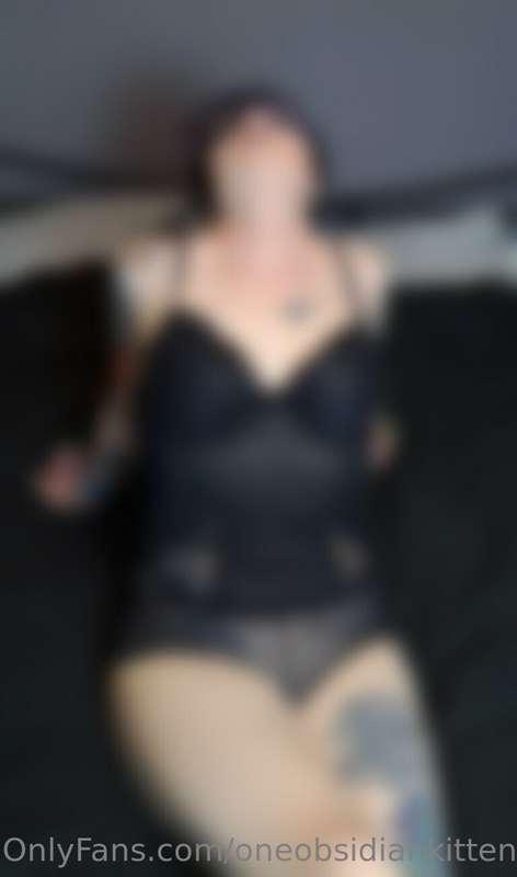 Good evening (or morning) you sexy lot! Raise your hand (unl..