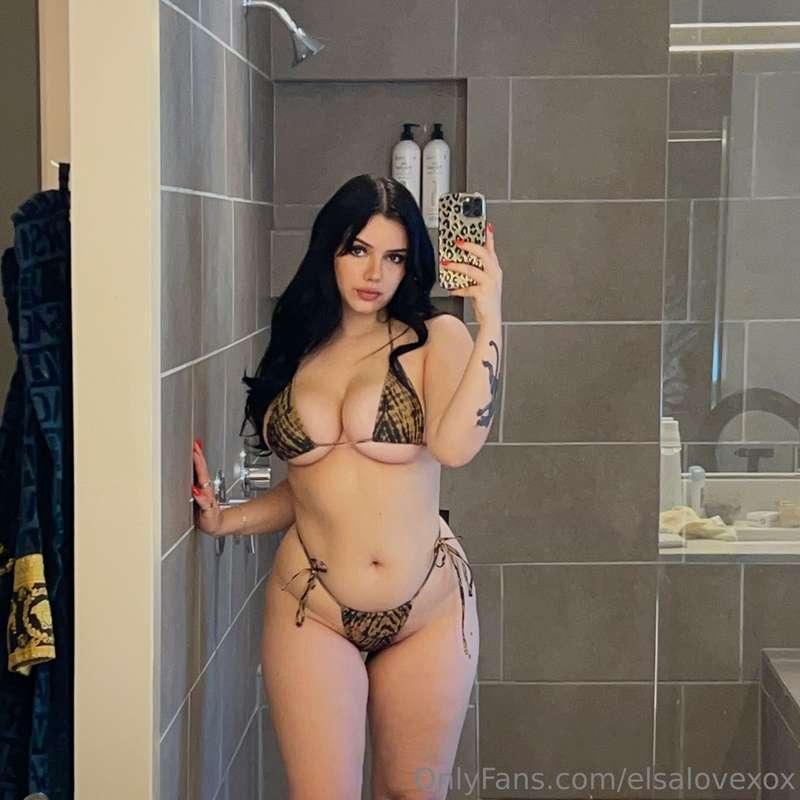 Ready to rinse off with me? 💦